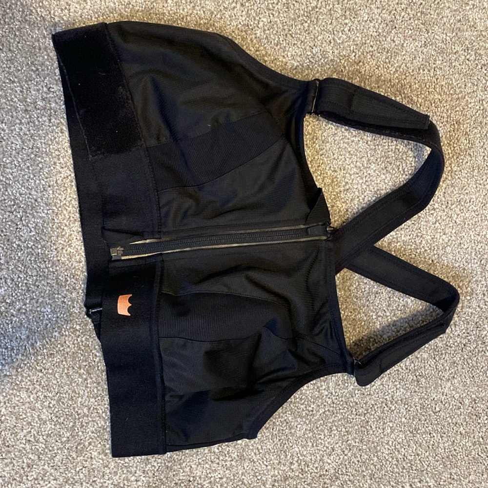 She fit adjustable sports bra.